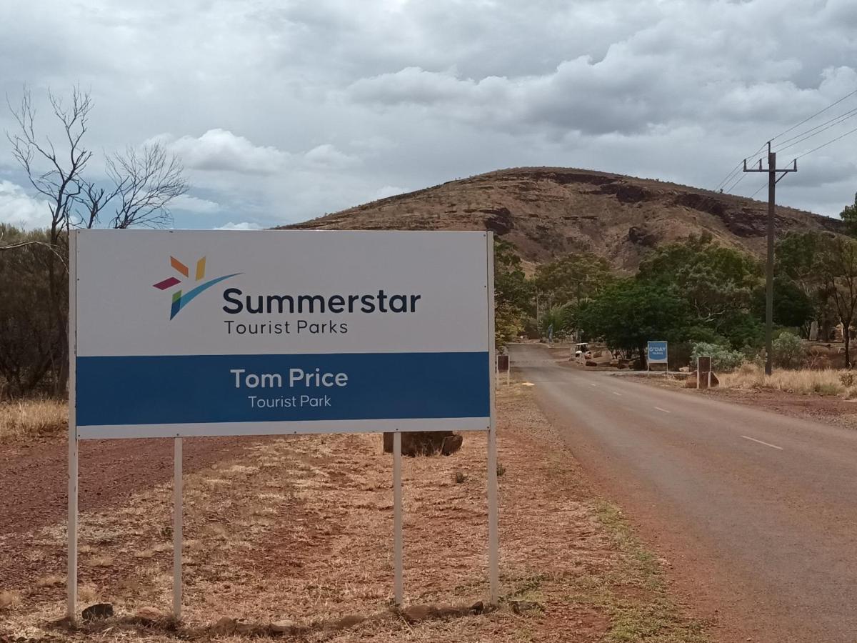 Отель Tom Price Tourist Park Экстерьер фото